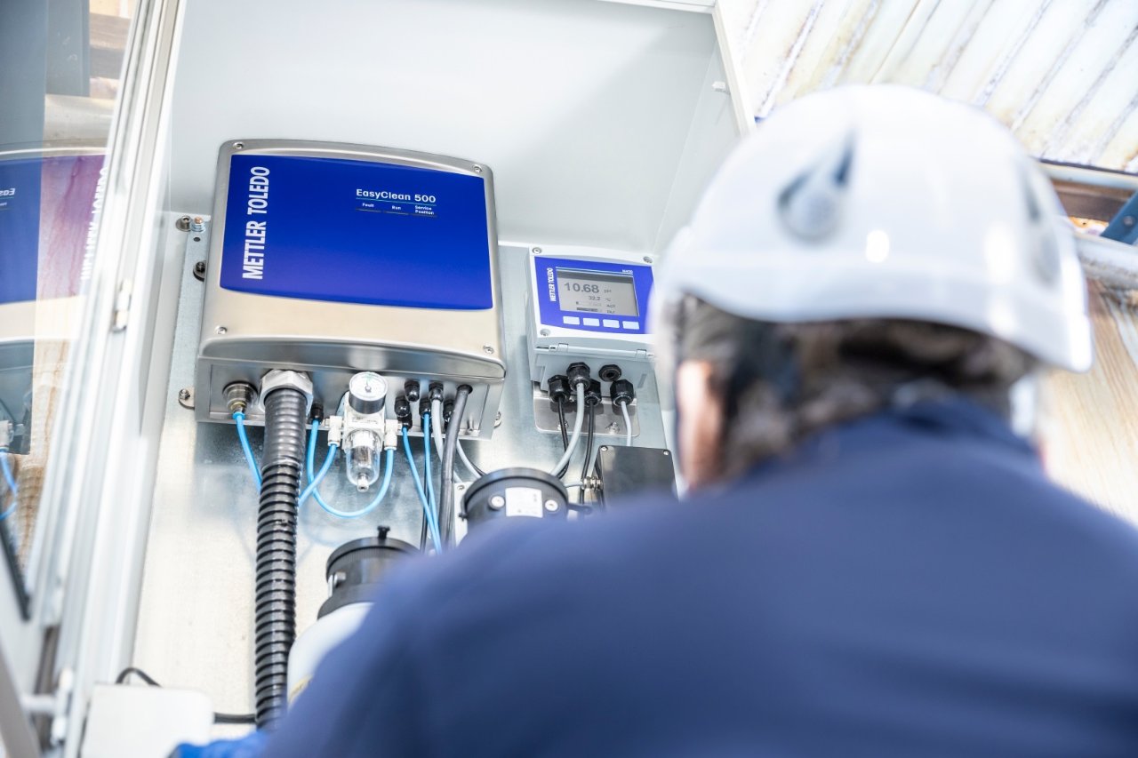 Case study on automated sensor maintenance system to solve pH measurement issues
